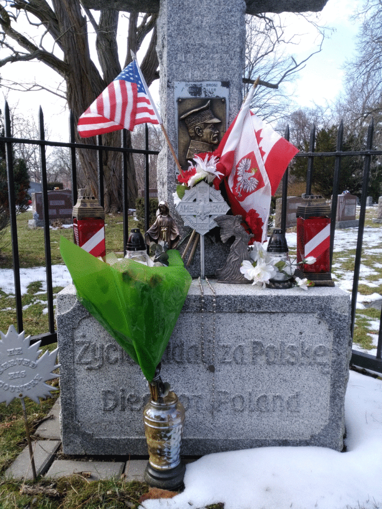 Niagara Monument Died for Poland mit Plakette von